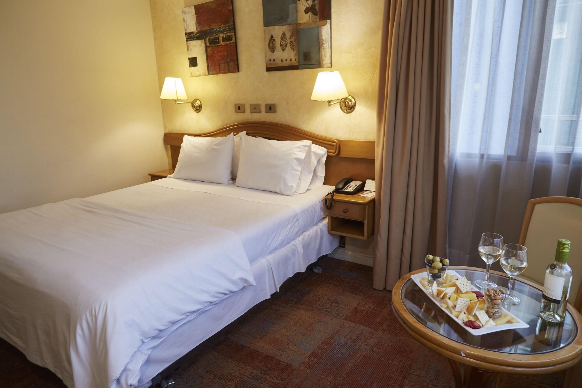Hotel Torremayor Lyon Santiago Eksteriør bilde