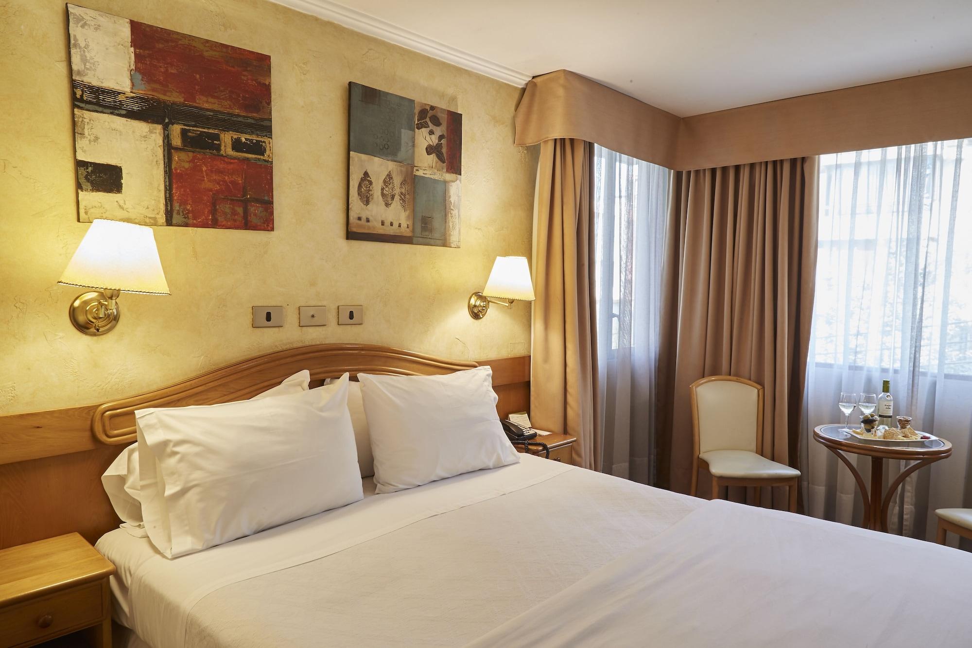 Hotel Torremayor Lyon Santiago Eksteriør bilde