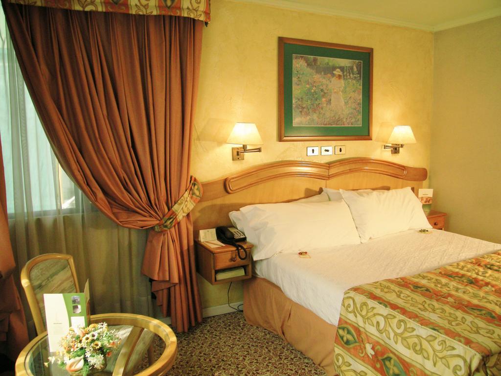 Hotel Torremayor Lyon Santiago Eksteriør bilde
